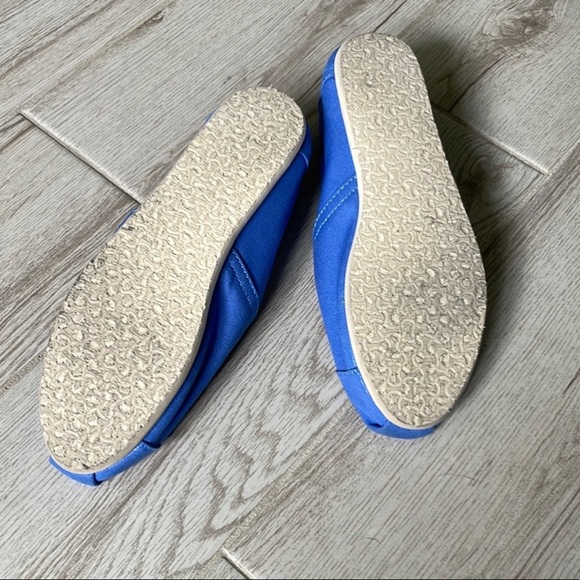 TOMS Medium Blue Classic Slip-Ons - Picture 4 of 4